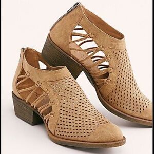 Coconuts by Matisse Tan Woven Mules